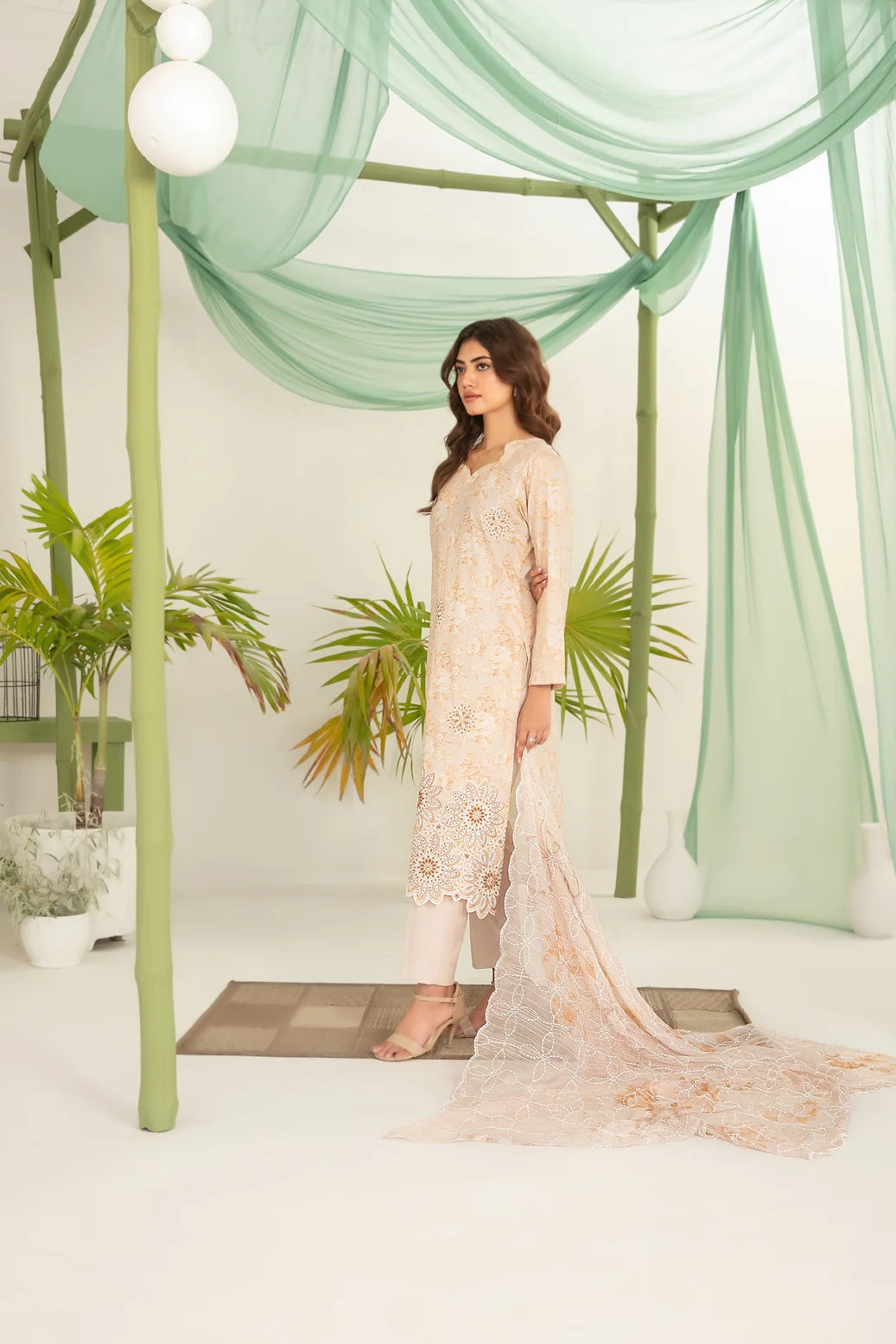03-Piece Printed Lawn Suit With Chiffon Dupatta | Ready To Wear