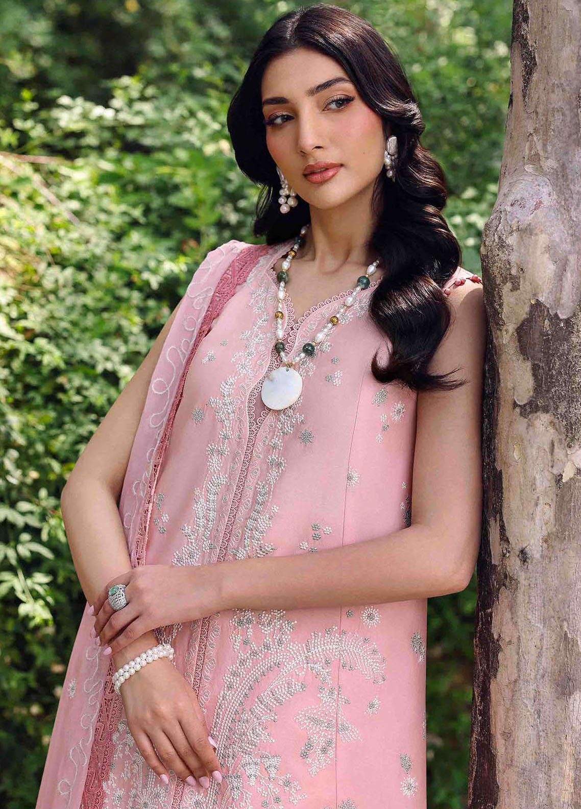 3 Pcs Thread Embroidered Egyptian Lawn Suit with Chiffon Dupatta | Ready To Wear